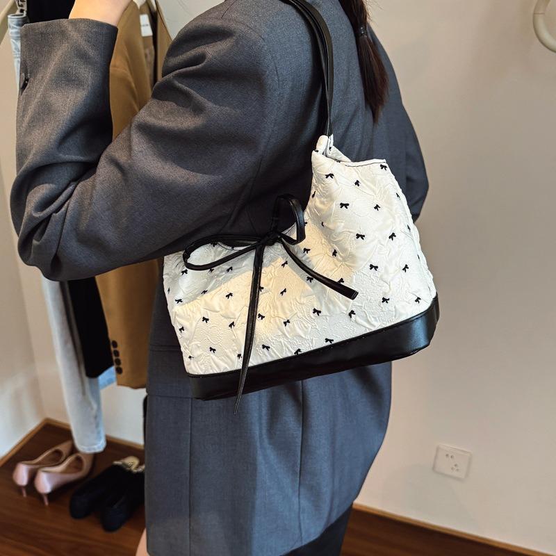 Niche bow bag women's new versatile shoulder underarm bag fashionable portable work small bag