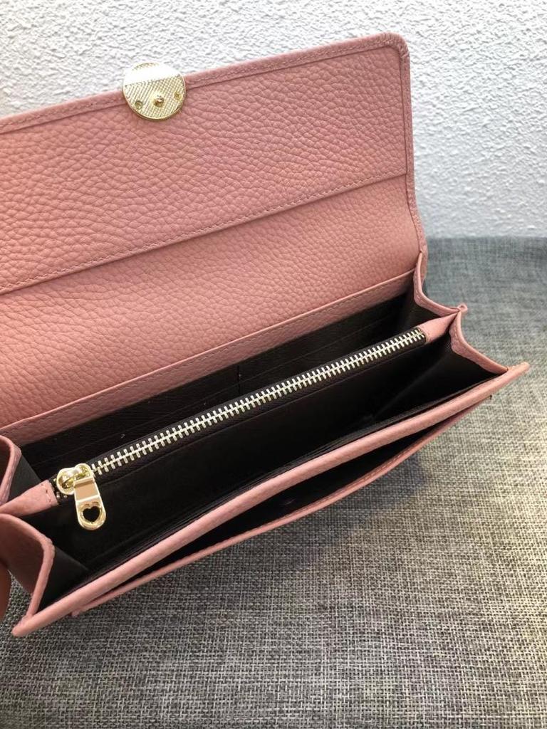 Elegant Ladies Genuine Leather Four-Leaf Clover Clutch Wallet - Fashionable Long Bi-Fold Design.