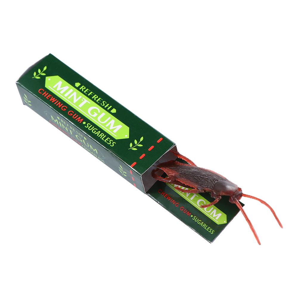 Scherzartikel zum 1. April: Gefälschter Kaugummi, schockierende Kakerlake, die am Kopf zieht – Scherzartikel für Kinder