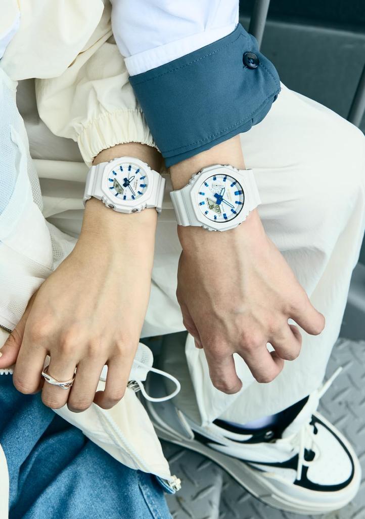 Hodinky G PŘEDSTAVUJE KOLEKCI 2025 Ekologicky šetrné materiály Pár hodinek Bílé [Casio] G-Shock LOVER'S LOV-25A-7AJR