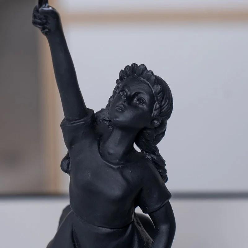 Banksy Balloon Girl Figure Aesthetic Statues Resin Art Designer Crafts Sculptur Luxury Living Room DecorationDesk Accessories