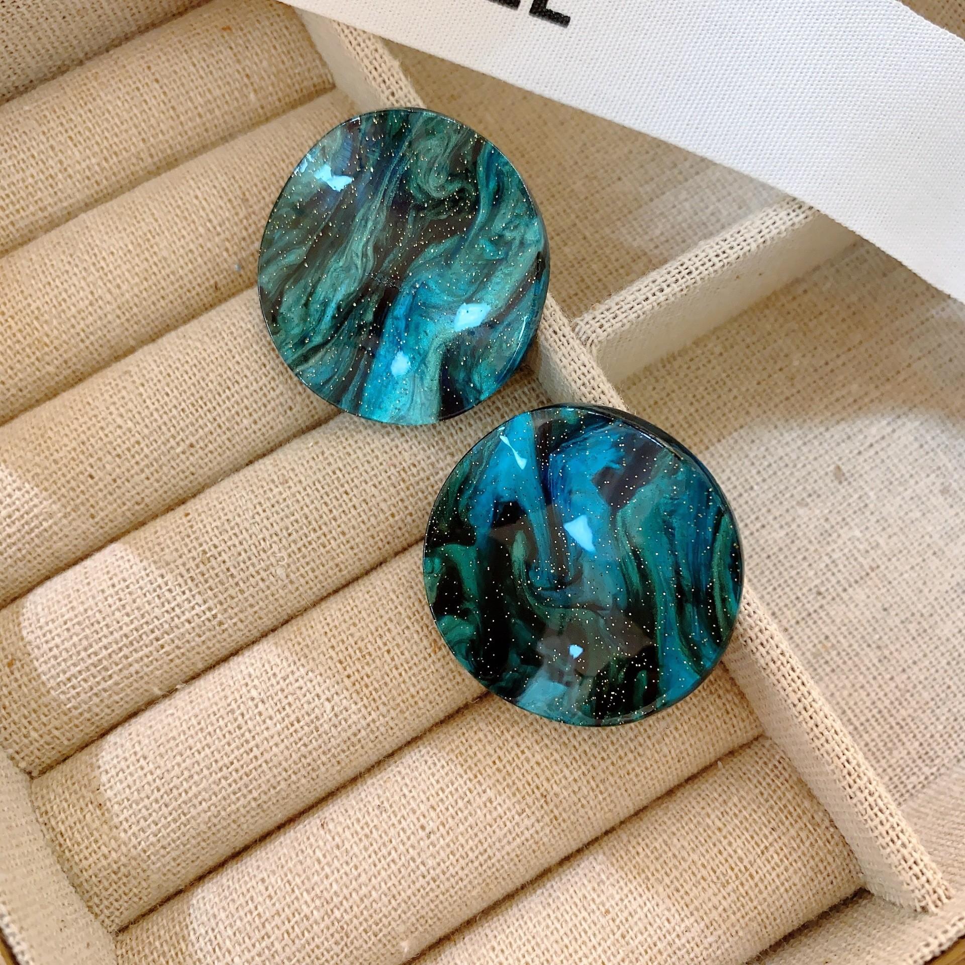 

Medieval Hong Kong Style Fashion Daily Earrings Retro Niche Design Sense Niche Oval Niche French Design Earrings