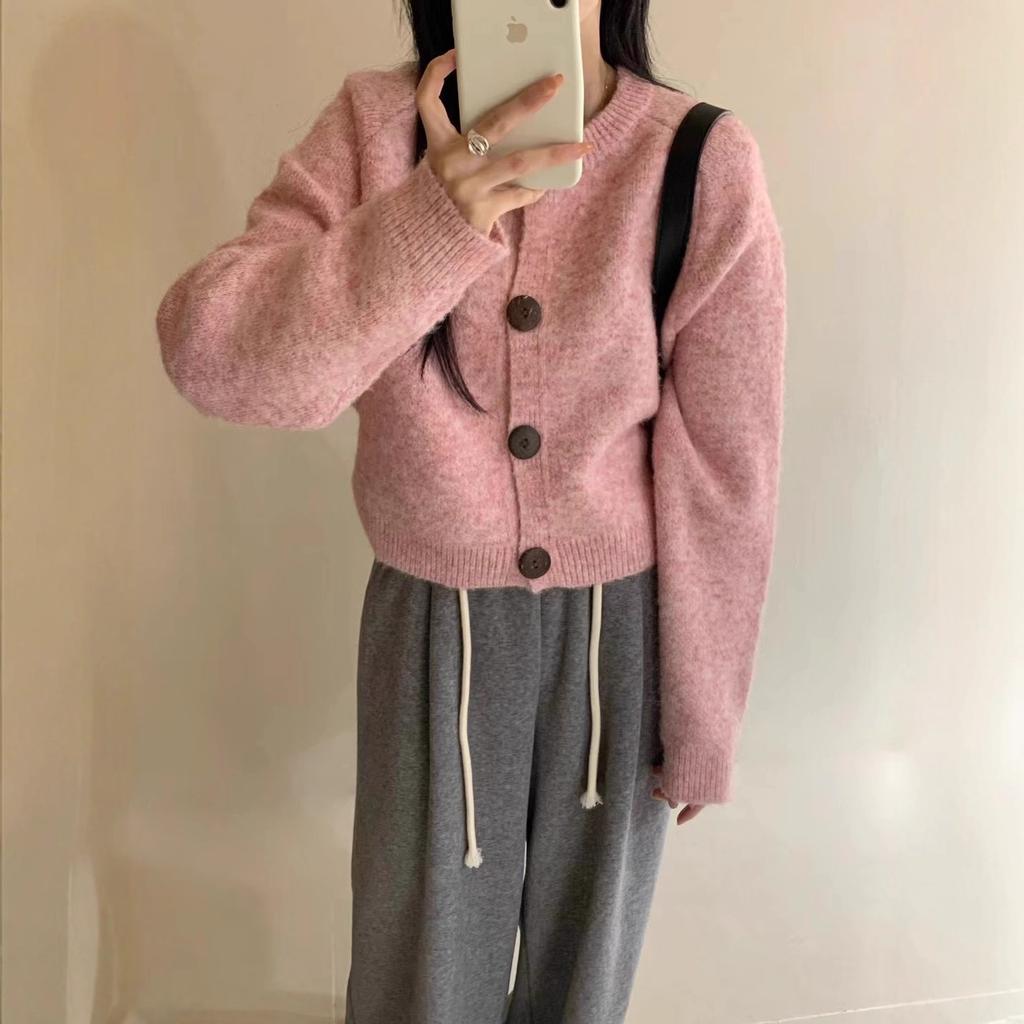 A New Autumn Loose and Versatile Cardigan with Large Buttons, Featuring A Laid-back and Soft Light Coat for Women