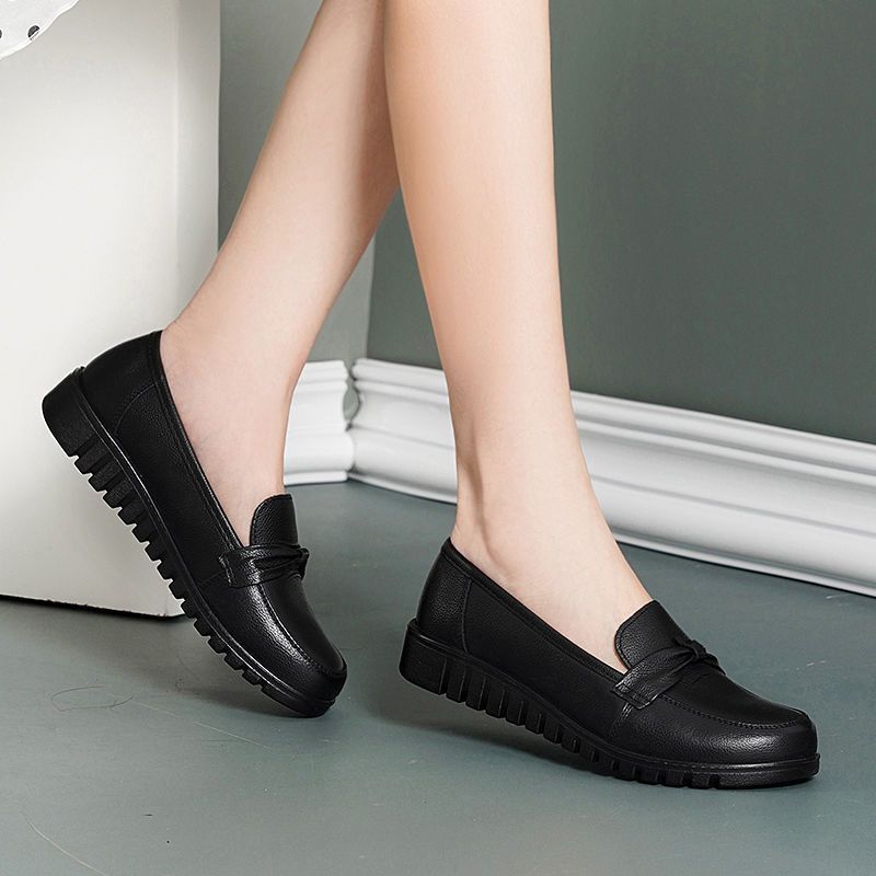 Comfortable Non Slip Versatile Flat Bottomed Women's Leather Shoes Casual Solid Color Middle-aged Women's Shoes