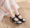 Maogu Scarpe col Tacco Alto da Donna Scarpe in Tessuto Tacco Quadrato Bocca Bassa Punta Rotonda Ricamo Cinese Scarpa da Sposa Décolleté Elegante 2026
