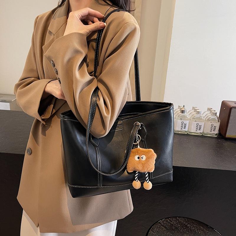 Retro large-capacity bag women's 2025 autumn and winter new shoulder bag fashionable and versatile commuter tote bag