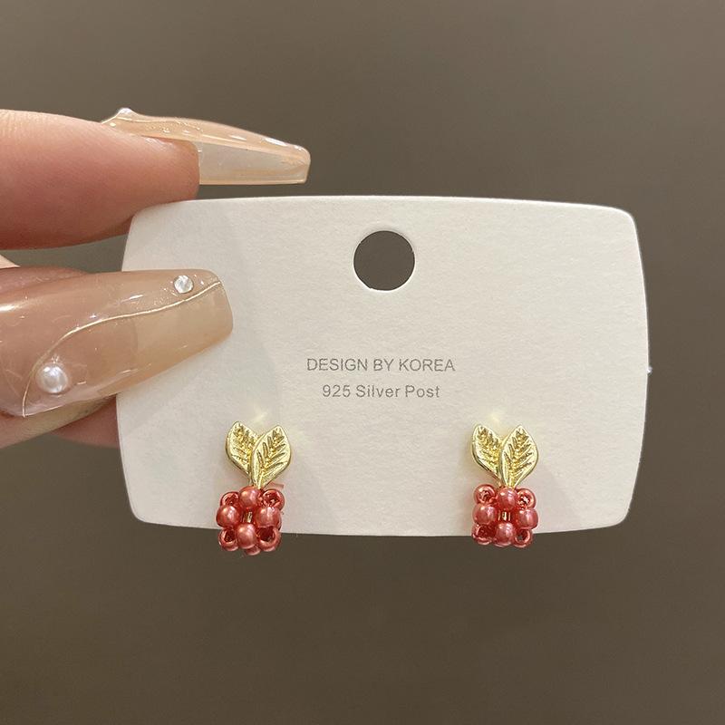 

Silver Needle Sweet Personality Berry Earrings Women s Wind Small Temperament Fruit Ear Stud Mori Versatile Earrings