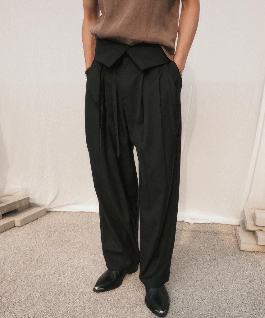 NOIRER Folded Loose Fit Slacks (Black)