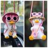 Anime Rosa Schaukelente Auto Dekoration Anhänger Niedlich Auto Rückspiegel Hängendes Ornament Für Frauen Auto Innenzubehör