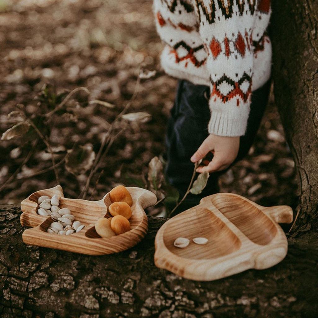 Portable Snack Plate Space Saving Storing Squirrel Wooden Snack Tray Pear Apple Fruit Tray Nut Container Tableware Accessories