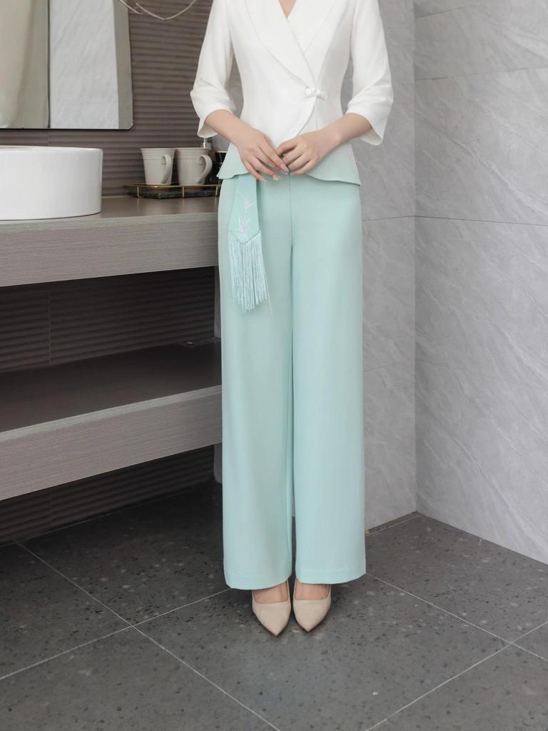 New Chinese Style Spring Workwear Set for Beauty Salon Technicians – Women’s Moisture-Wicking Outfit.