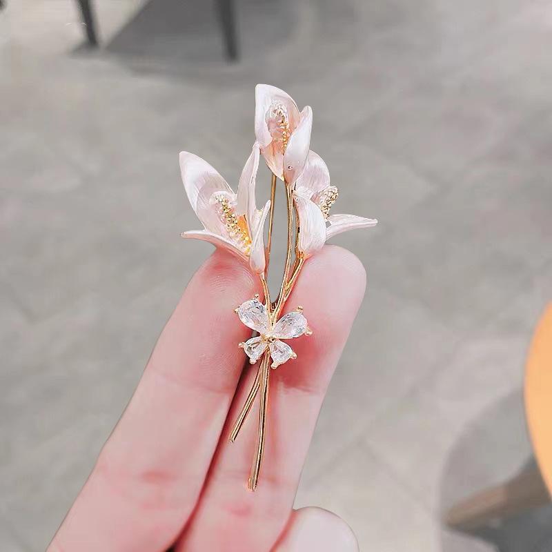 Korean Hand-Painted Lily Brooch: Elegant Floral Pin for Women's Coats and Suits