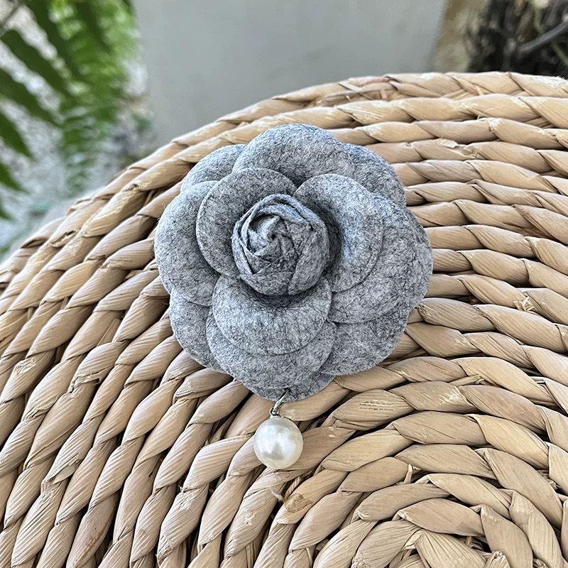 Elegant Camellia Bow Brooch: Retro Pearl Flower Corsage Pin