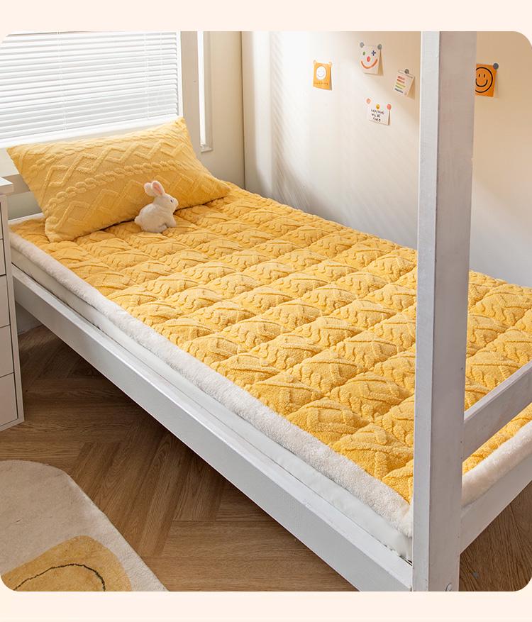 Winter Milk Velvet Mattress Topper for Dorms - Thick Coral Fleece Pad for Single Beds