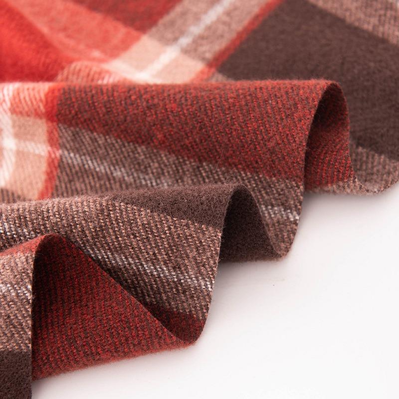 Red and Green Check Scarf for Women, Winter, High-end Feel, Warm, Versatile, with Flowing Tassels, Shawl-style.