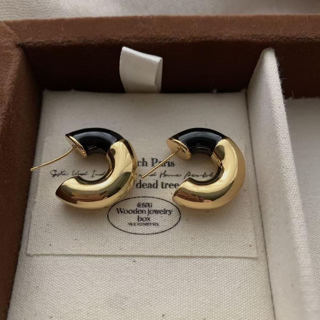 Boucles d'oreilles semi-circulaires en métal de couleur contrastée Boucles d'oreilles Luxe léger Mode Personnalité Simple Luxe léger Quotidien Premium Boucles d'oreilles polyvalentes