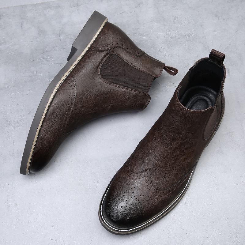 Boots Men's Carved Short Boots Soft Leather Retro High-top Men's Leather Boots Autumn and Winter Velvet Martin Boots