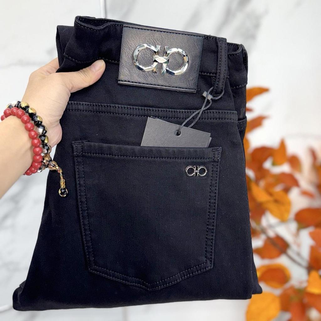 Męskie jeansy slim straight ze stretchem ze złotym haftem - Kolekcja wiosna/jesień