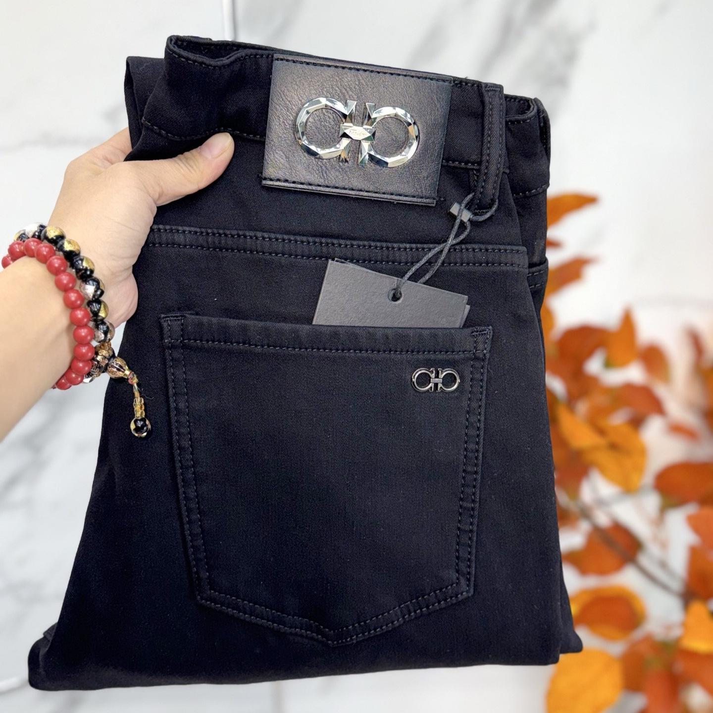 

Чоловічі облягаючі прямі стрейчеві джинси з золотою вишивкою - Весняно-осіння колекція 36 чорний