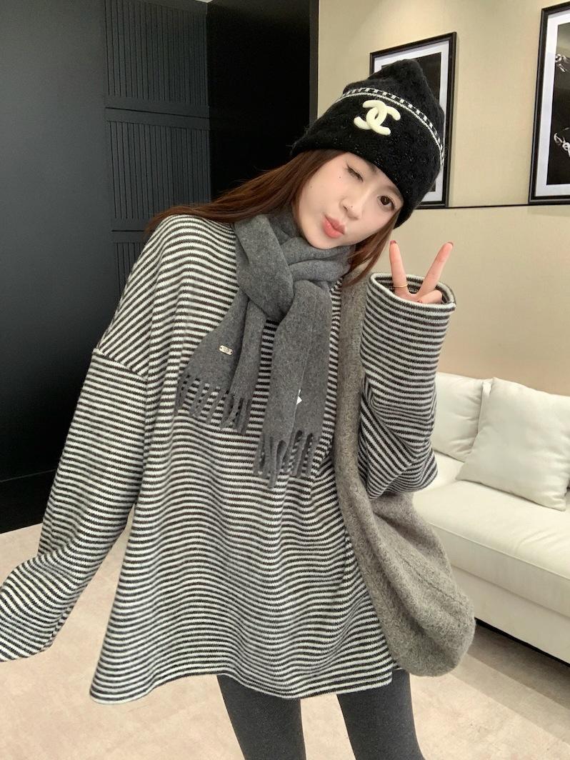 

Korean Style Striped Loose Fit Mid-Length Round Neck Long Sleeve Hoodie for Women – Casual Autumn Fashion Top Extra Large