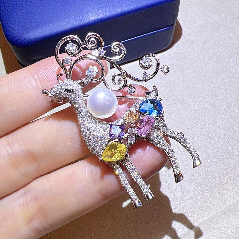 High End Reindeer Brooch, Christmas Limited Edition Deer Chest Flower, Women'S Temperament Clothing Accessories, Exquisite Holiday Accessories