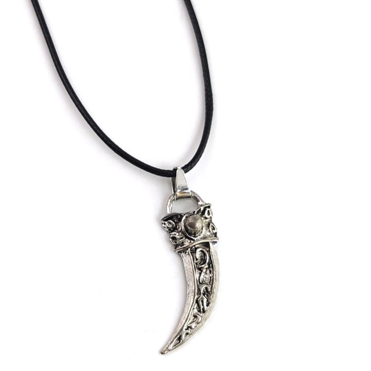 Versatile Korean Style Wolf Tooth Titanium Steel Unisex Pendant Necklace серебряный