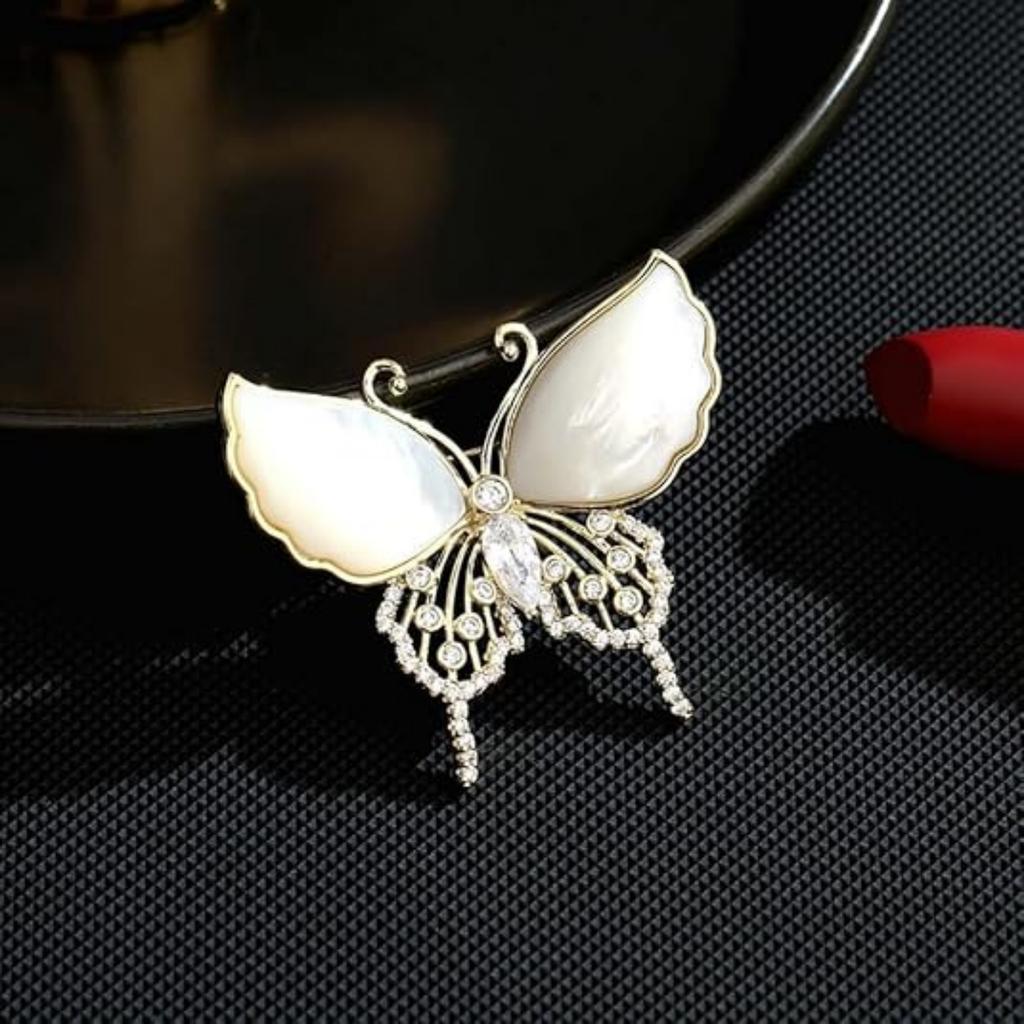 Fluttering Butterfly Brooch, High-end Chest Flower Breaking Into Butterfly, Light Luxury And High-end Accessories