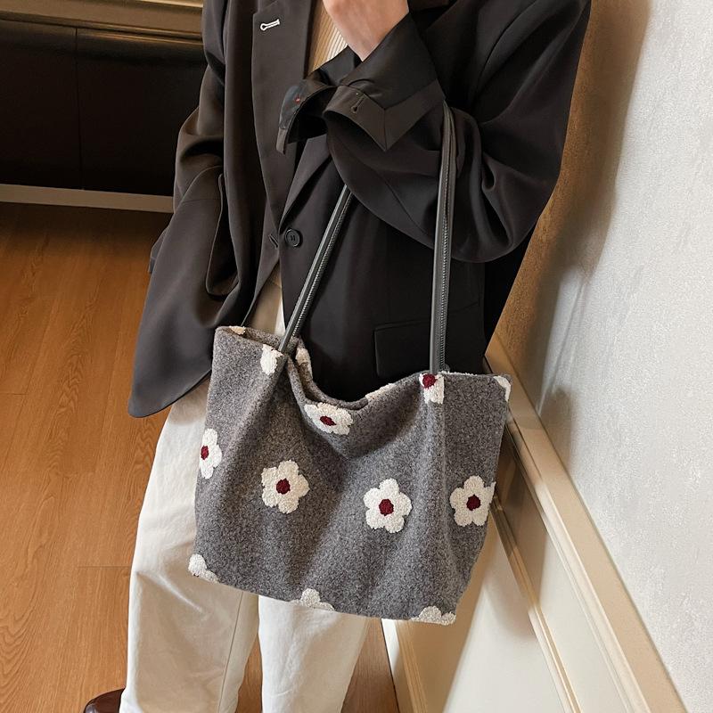 New Sweet Texture and Simple Shoulder Bags for Women Fluffy Versatile Causal Tote Handle Bags Fashi Commuting Bags for Travel