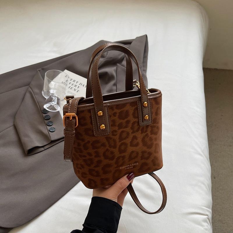 Premium Commuter Handbag Female 2025 New Autumn and Winter Retro Messenger Bag Versatile Leopard Print Bucket Bag