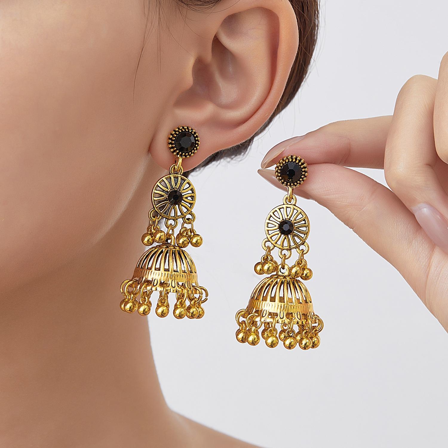 

New Ethnic Style Bohemian Creative Earrings , Retro Tassel Stud Earrings for Women чорний
