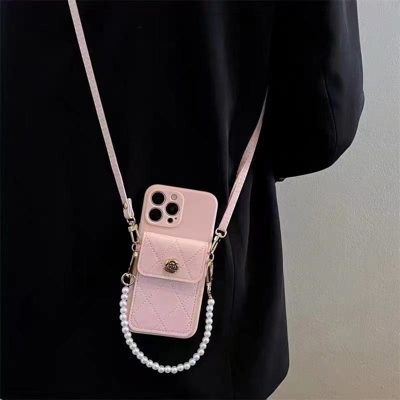 European and American Xiaoxiangfeng Is Suitable for Apple 17pro Camellia Card Bag, Mobile Phone Case iPhone16 Pearl Wristband Oblique Span.