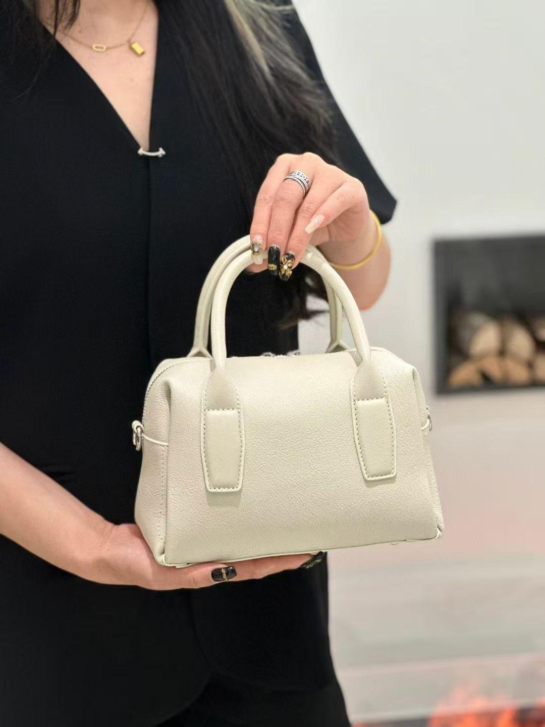 

Luxury Genuine Leather Women s Handbag - Versatile Korean Style Shoulder & Casual Pillow Bag 22x10x15cm вершковий/білий