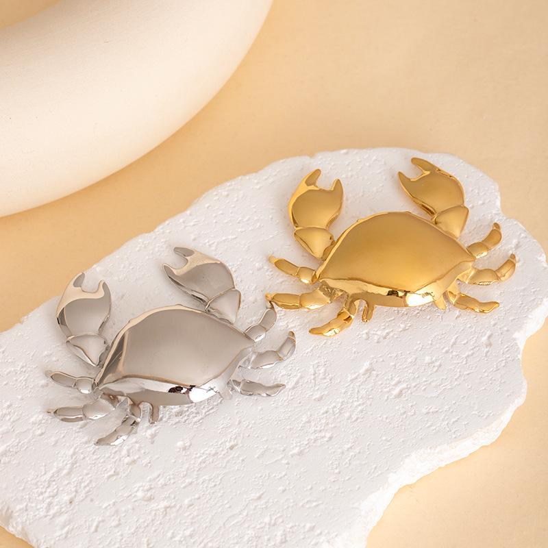 Luxury European-American Cross-Border Animal Crab Brooch: Irregular Metal Design, Versatile Women's Accessory