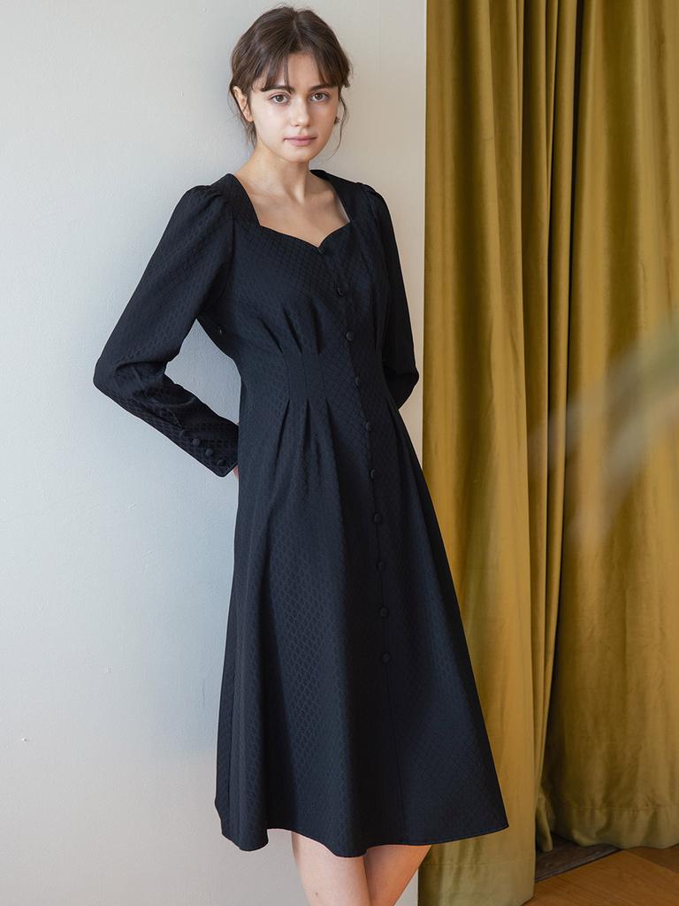 Wednesday Delight Wed_Peach Collar Waist Pleated Dress_Black