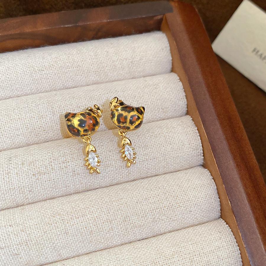 

Silver needle zircon leopard print kitten earrings Maillard temperament earrings light luxury niche design earrings women