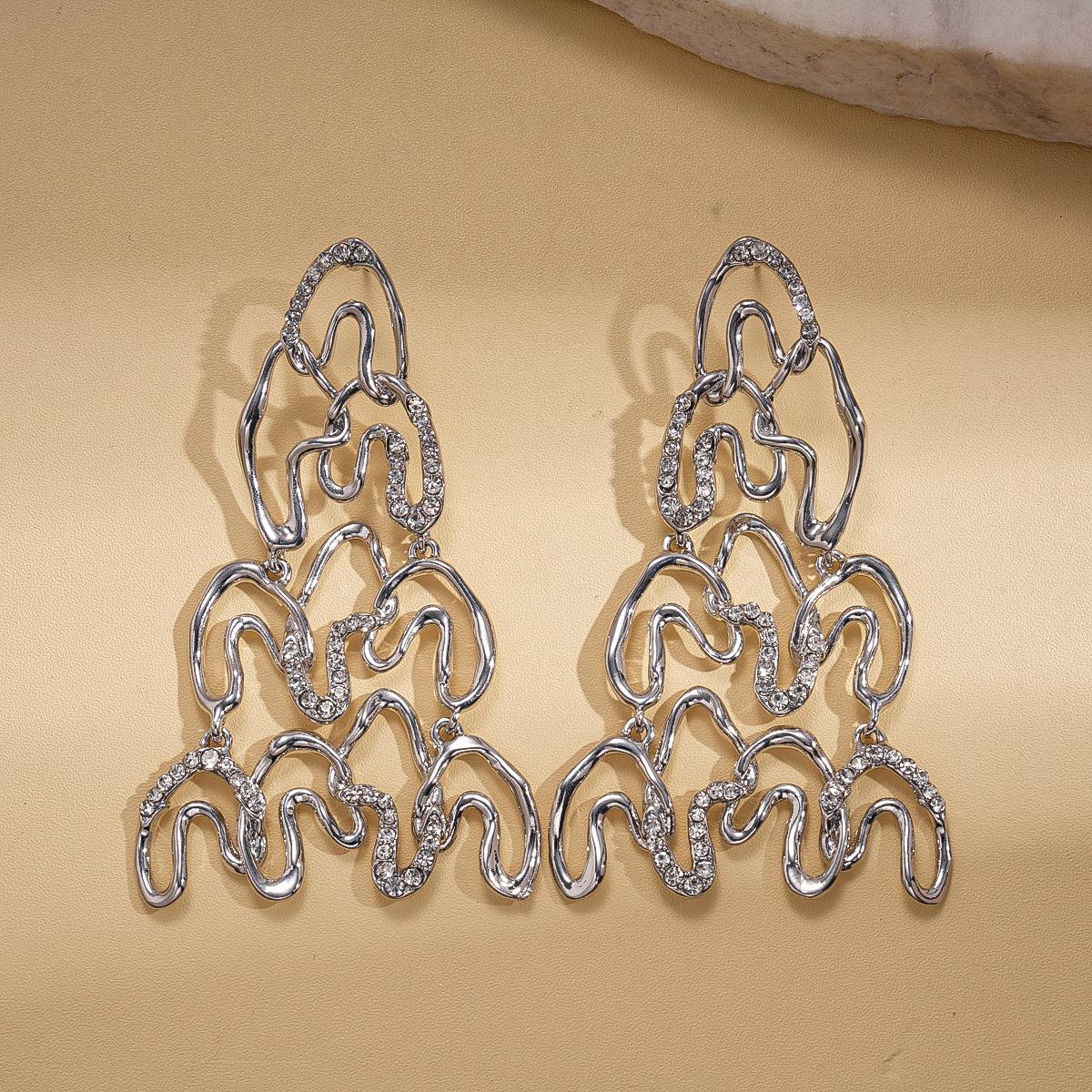

DIGADAGU Alloy Twisted Irregular Geometric Dangle Earrings New Exaggerated Minimalist Earrings Women Party Zircon Accessories медный