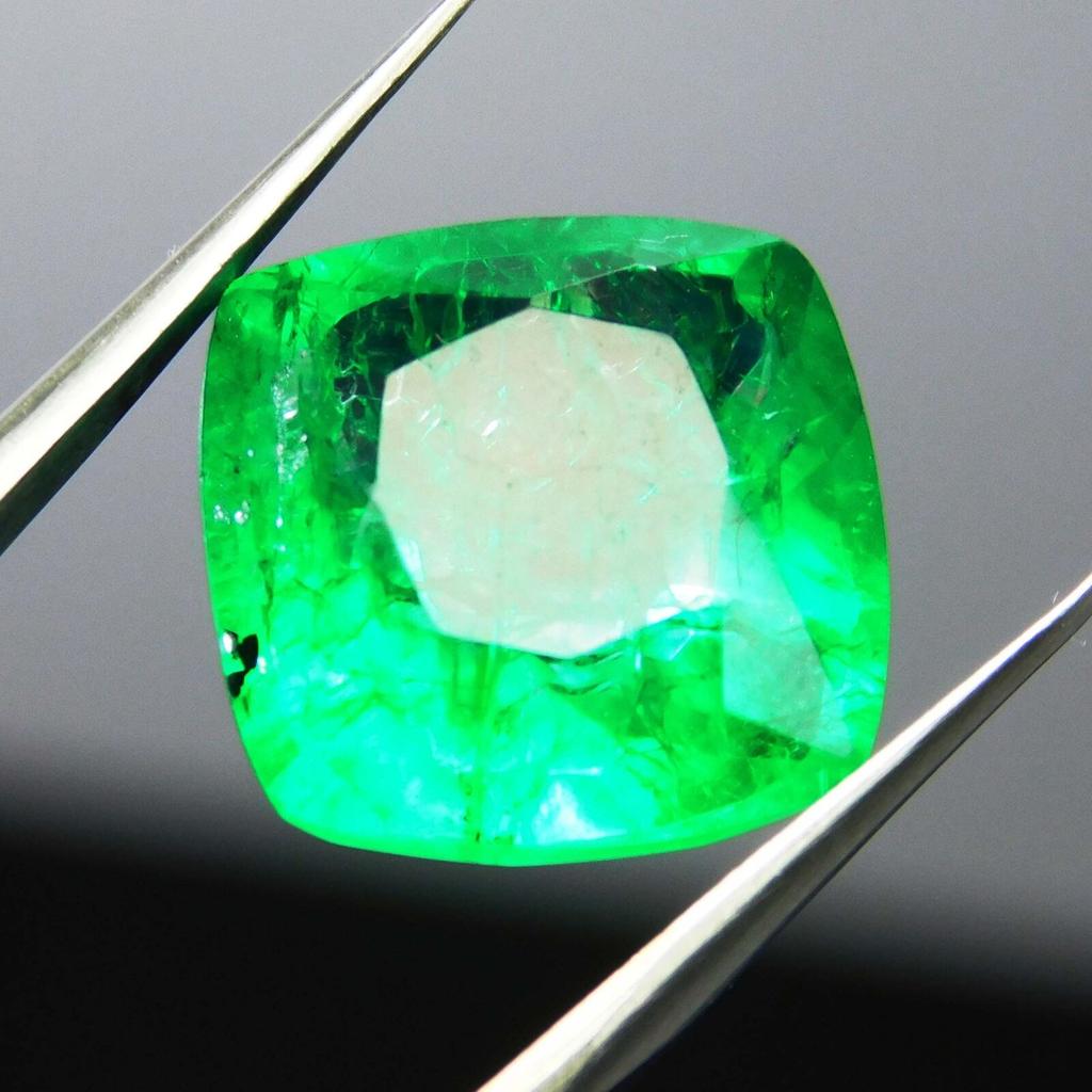 Natural Green Emerald Loose Gemstone 6.16 ct Square Cushion Cut for Jewelry Making and Crafts