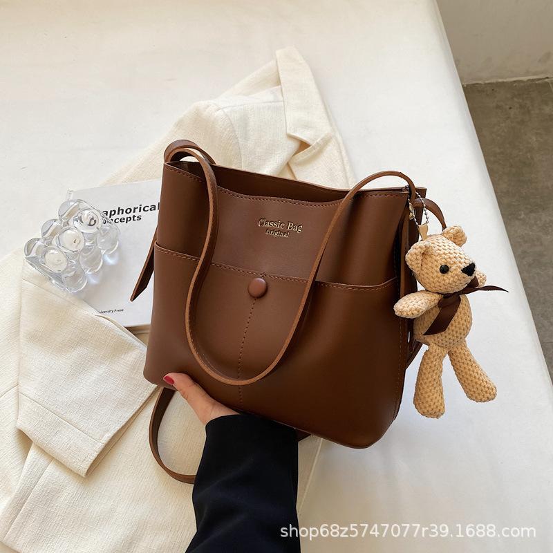 

Women s bags are new in early autumn, and shoulder bags are popular this year. 2025 new models have a sense of fashion and temperament. Women s ve темно-коричневого