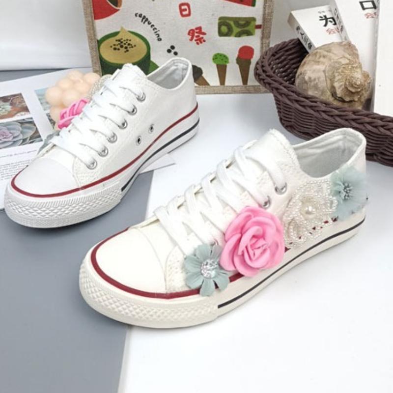 

Fashion 2025 Women s Fashion Canvas Shoes New Style Lace-Up Rhinestone Flower Low-Top Casual Shoes for Commutin Comfortable Shoes 36