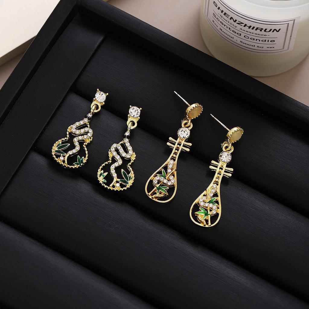 Diamond-Encrusted Bamboo Leaf Hollow Pipa Earrings, National Style Light Luxury High-End Sense, Personalized Exquisite Earrings Women