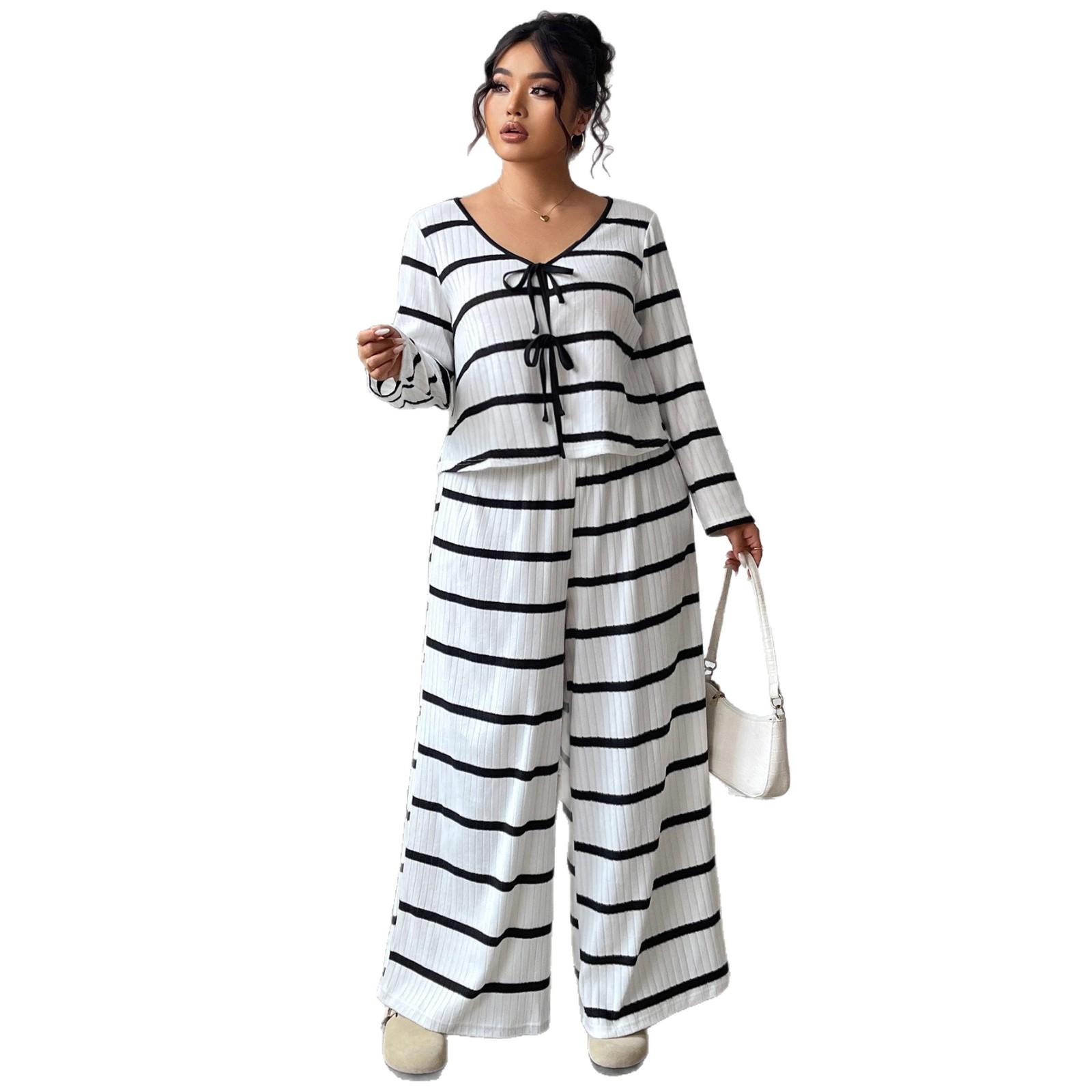 

Комплект из двух предметов: полосатый топ с длинными рукавами и шнуровкой и свободные широкие брюки оверсайз. 4XL чёрный