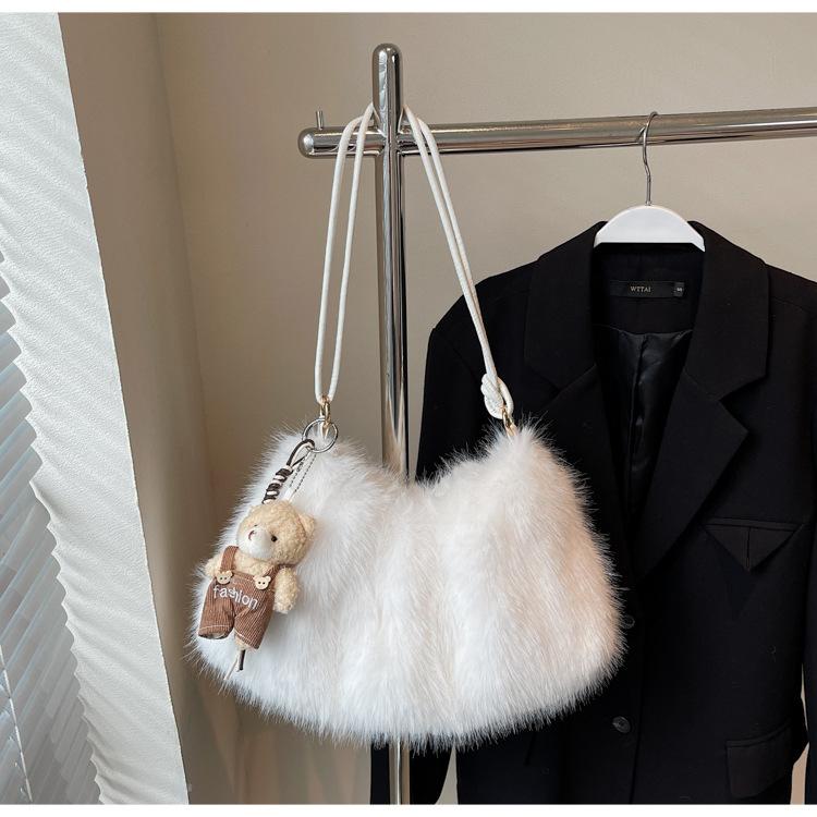 2025 new trendy fashion autumn and winter plush bag versatile large capacity underarm women's bag Korean version niche shoulder messenger bag