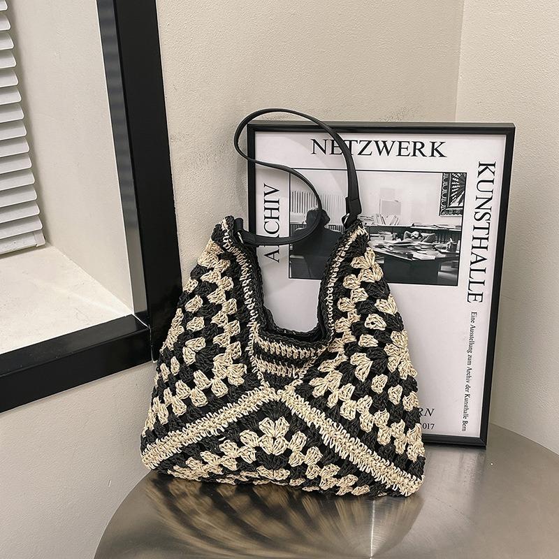 Large capacity hollow bag women's summer new shoulder woven straw bag seaside vacation beach bag
