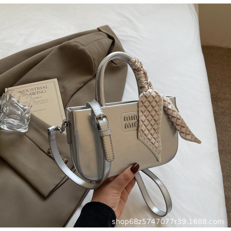 2025 new fashion this year, hand-held small bag female cute simple hand-to-hand shoulder crossbody bag small square bag trendy