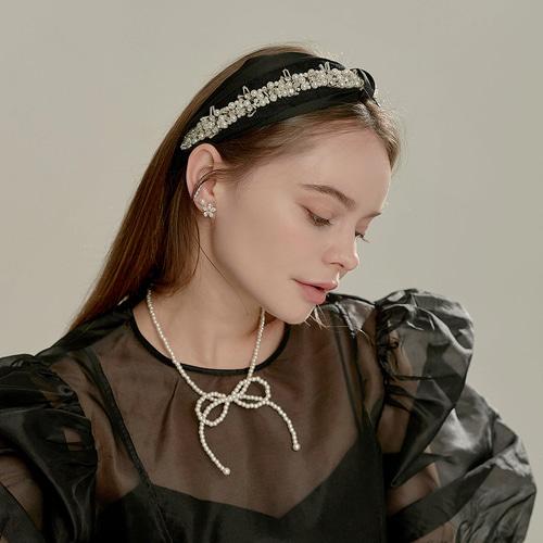 Besty Ballon Pearl Ribbon Necklace