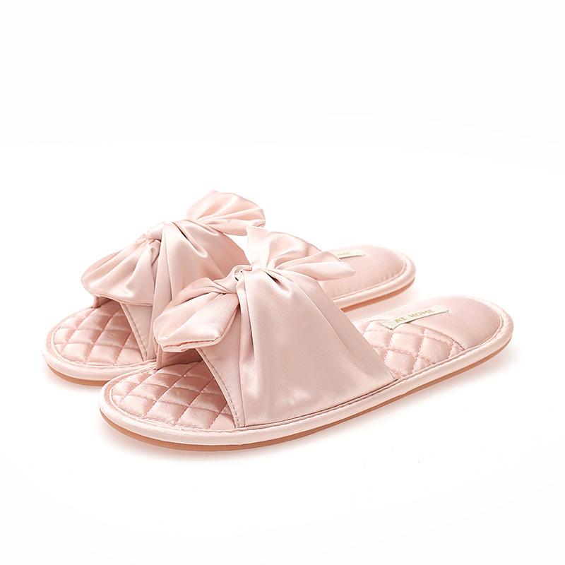 Four Seasons Wedding Slippers A Pair of Women's New Spring and Autumn Festive Red Silk Dowry Non-slip Home Slippers