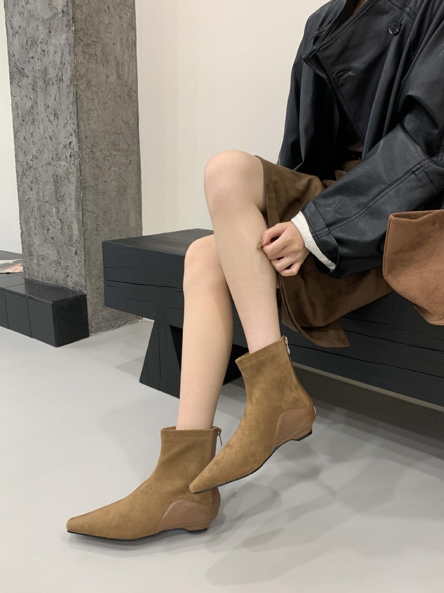 

Внутреннее увеличение высоты тонкий каблук эластичные тонкие ботинки 2025 осень и зима новые ретро острый носок маленькие универсальные ботинки Мартина 40 верблюд