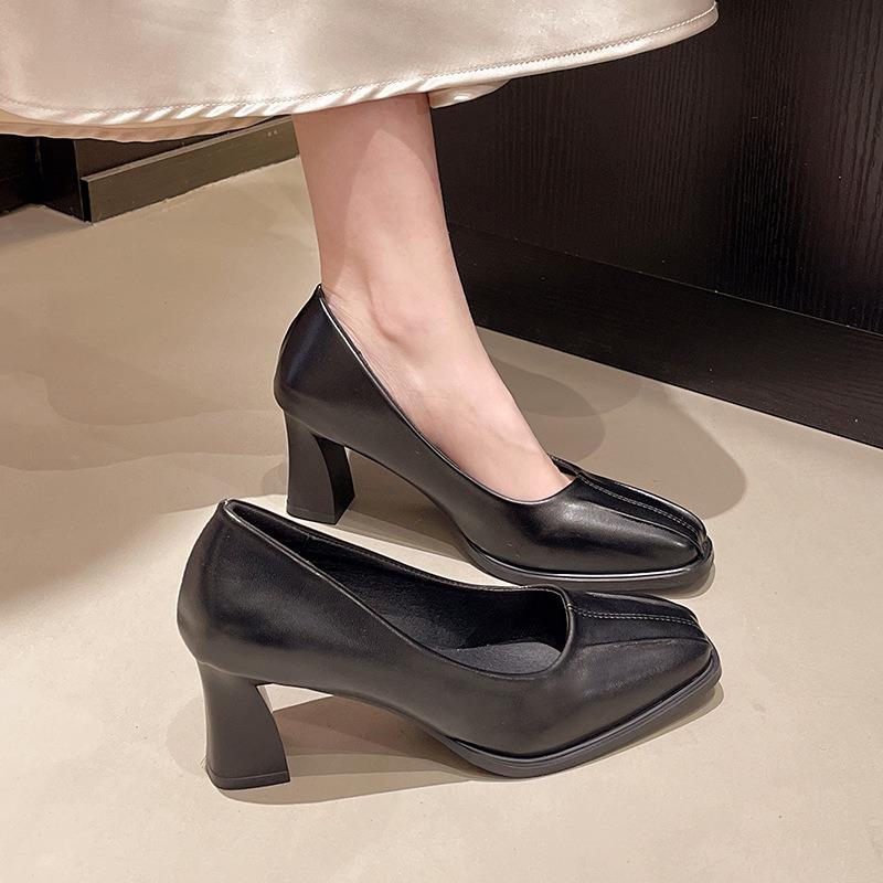 Retro casual women's new spring commuting niche design one-pedal shallow mouth temperament high heel large size single shoes