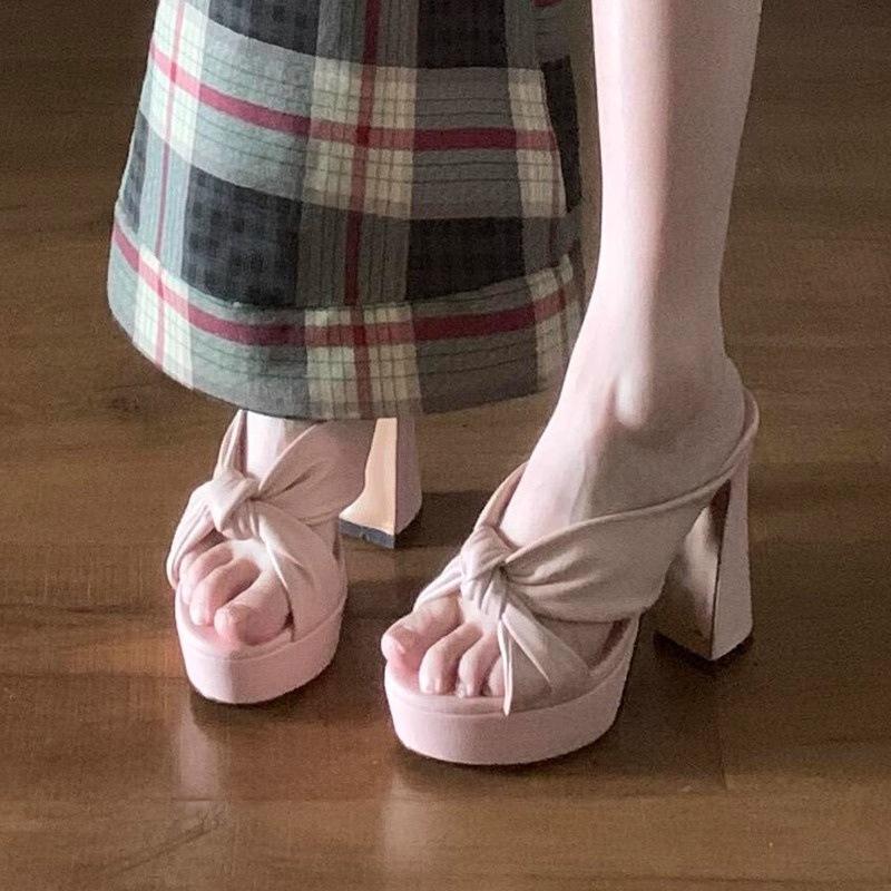 

2025 new one-word high-heeled sandals women wear platform slippers in summer French beautiful not tired thick-heeled sandals 40