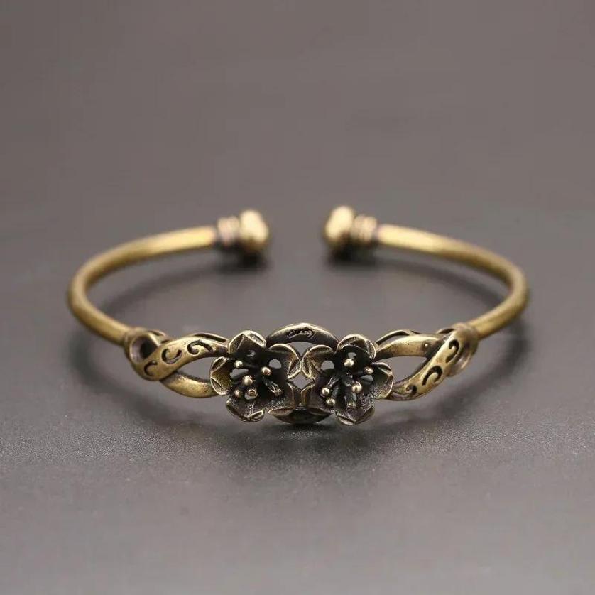 1 Pcs Creative Simple Gifts Retro Brass Flower Pattern Princess Bangle Classic Pure Copper Open Bracelet Ancient Wristband Gift